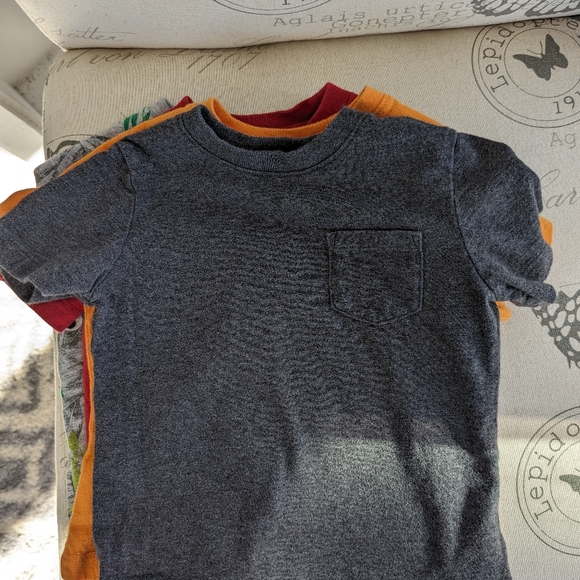 Gap playtime favorites 4 shirts size 2 yrs - Picture 6 of 6